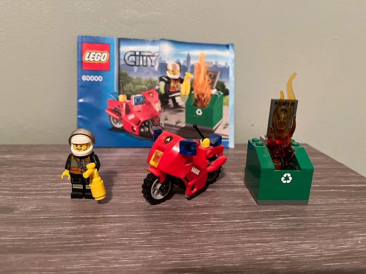 Lego City Fire Motorcycle (60000) - Image 1