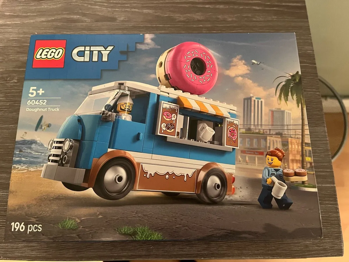 Lego City Doughnut Truck (60452) - Image 1