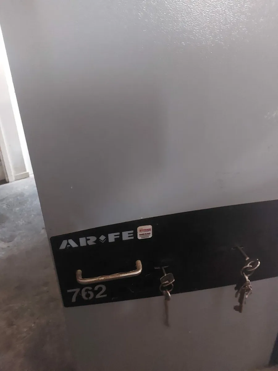Large heavy fireproof safe - Image 3