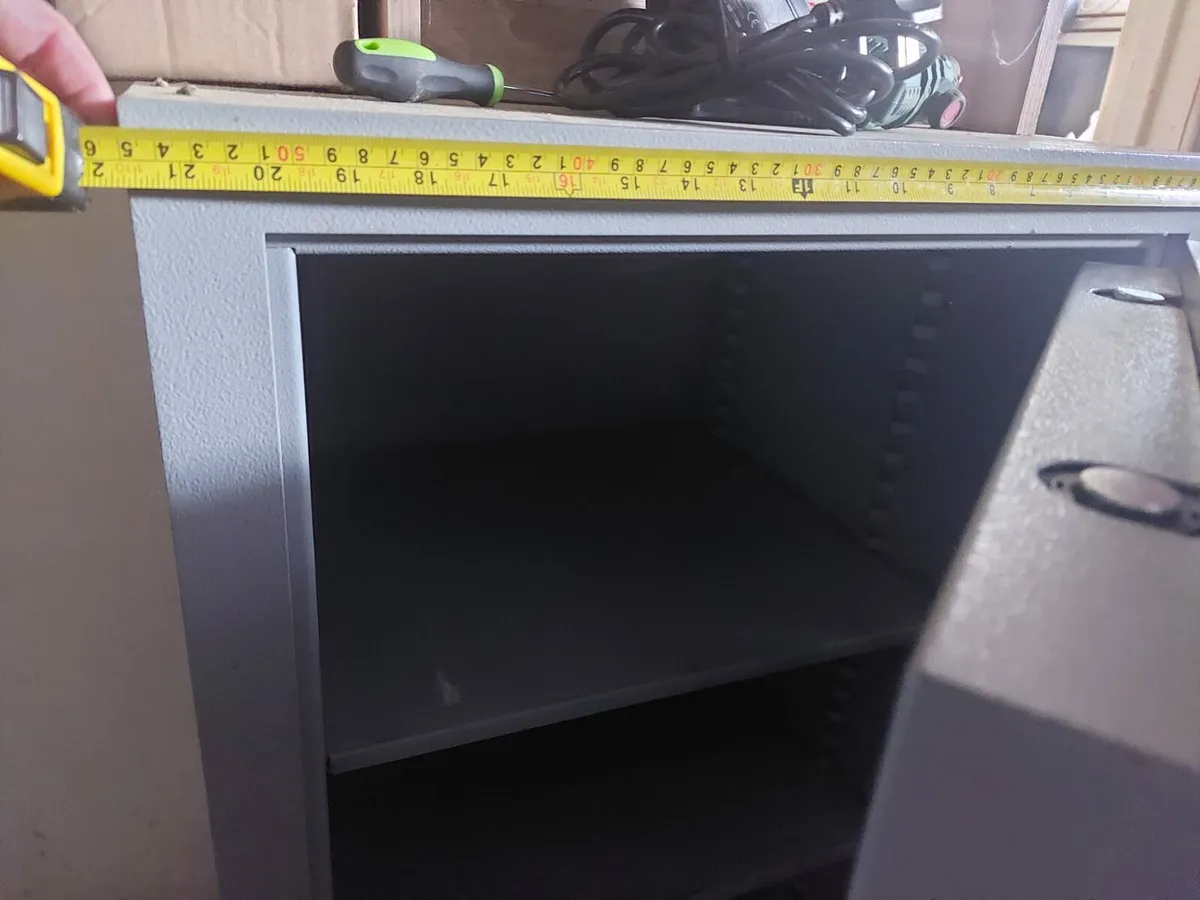 Large heavy fireproof safe - Image 4