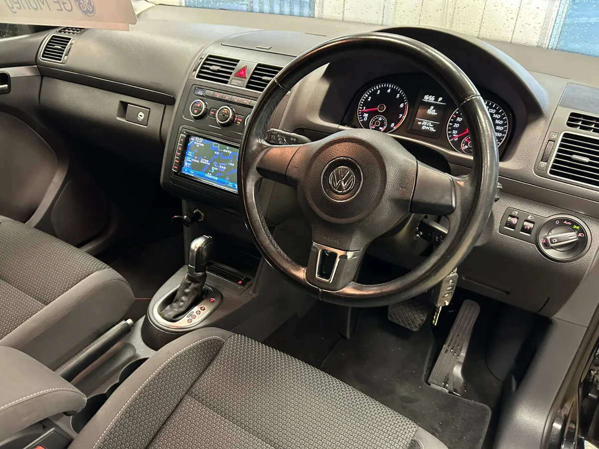 VW Touran 2015 - Image 2