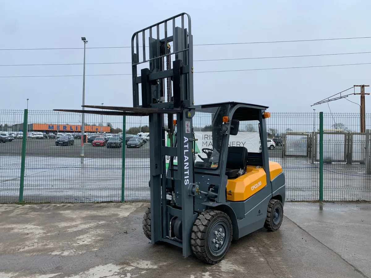 2025 YANGFT 3T DIESEL FORKLIFT FOR AUCTION - NAAS - Image 1