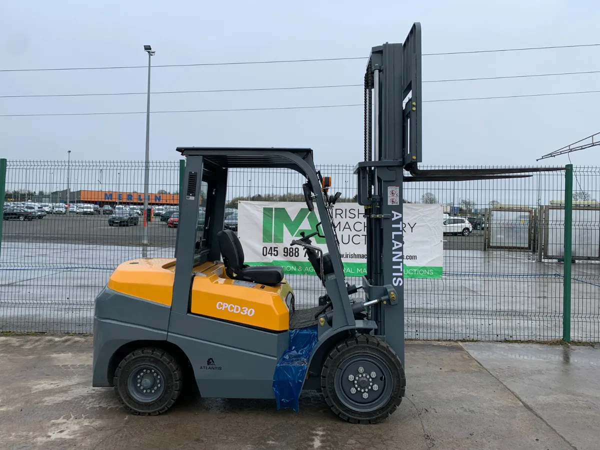 2025 YANGFT 3T DIESEL FORKLIFT FOR AUCTION - NAAS - Image 3