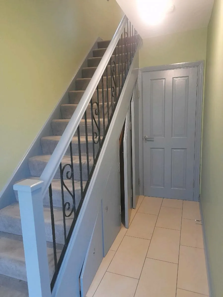 Painter and decorator - Image 1