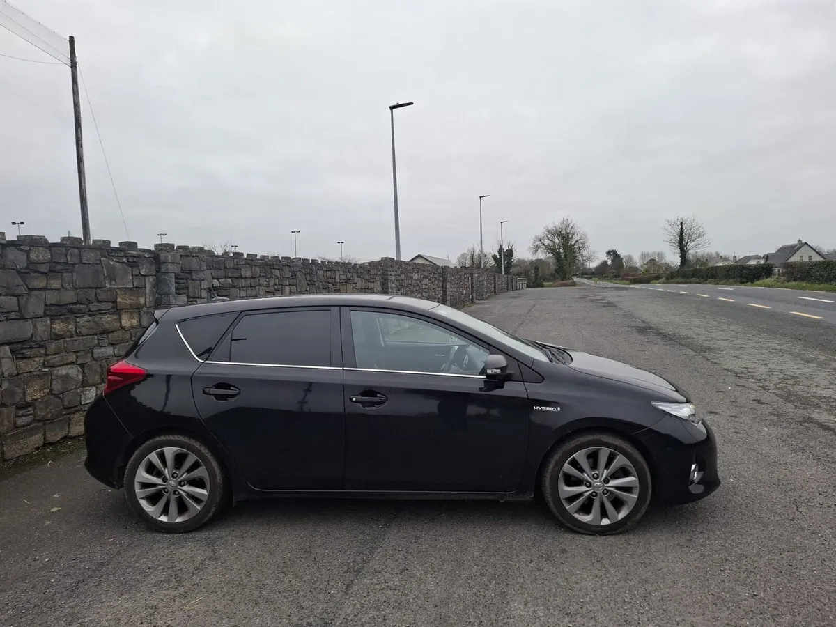 Toyota auris 2014 hybrid - Image 3