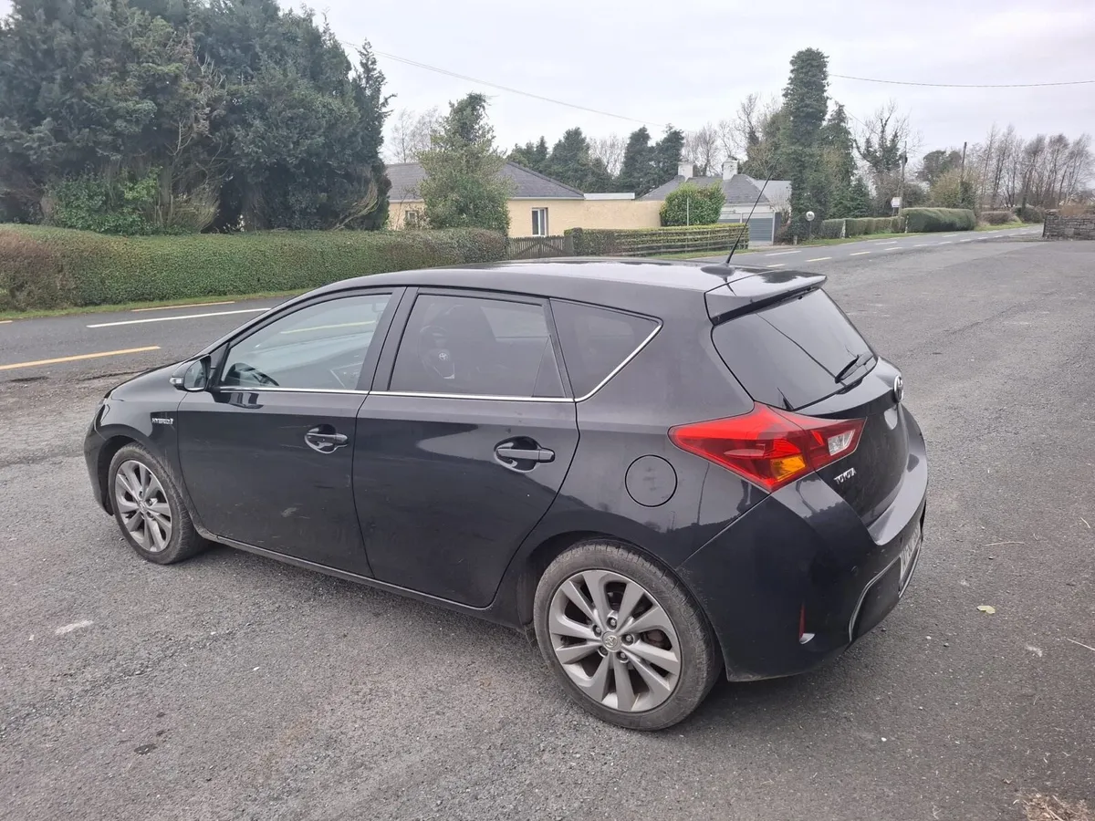 Toyota auris 2014 hybrid - Image 4