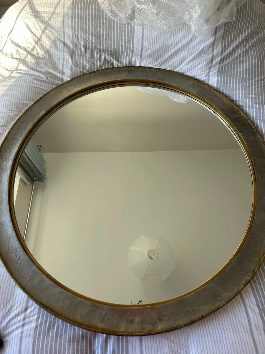 Large wall round mirror - Image 1