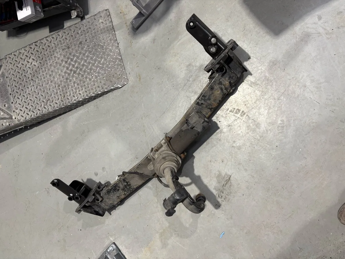 Land Rover Discovery power folding tow bar - Image 4