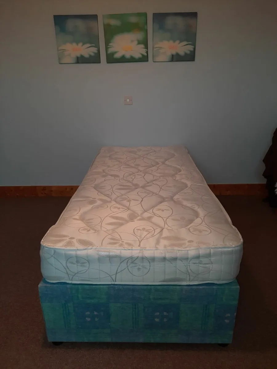 Single bed - Image 1