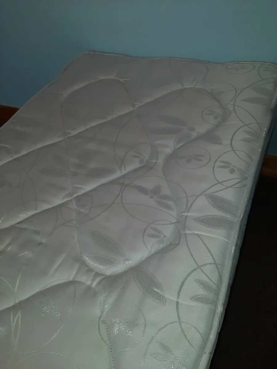 Single bed - Image 2