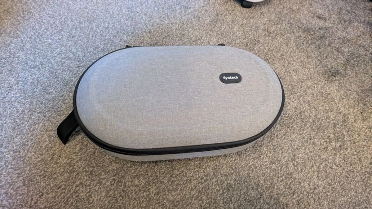 Meta Quest 2 with Case - Image 2