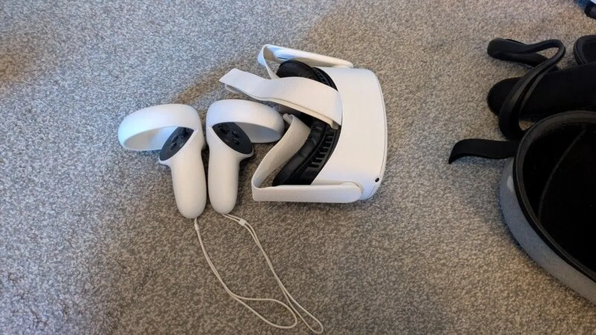 Meta Quest 2 with Case - Image 3