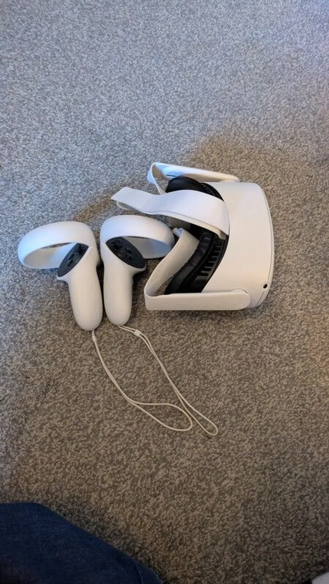 Meta Quest 2 with Case - Image 4