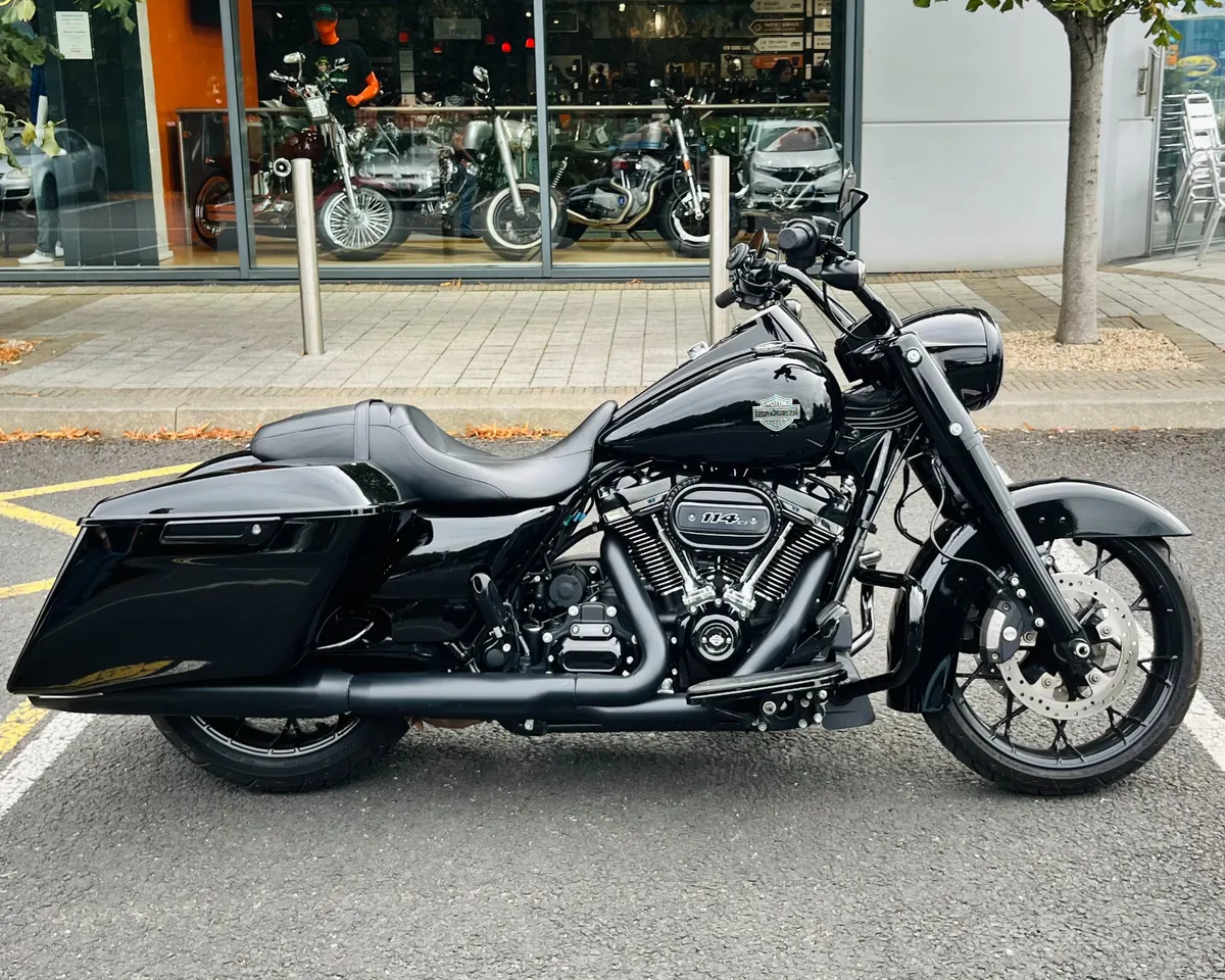 HARLEY-DAVIDSON ROAD KING SPECIAL - Image 1