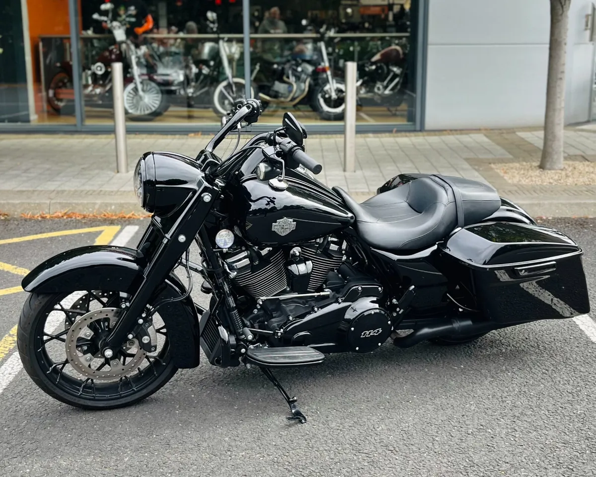 HARLEY-DAVIDSON ROAD KING SPECIAL - Image 3