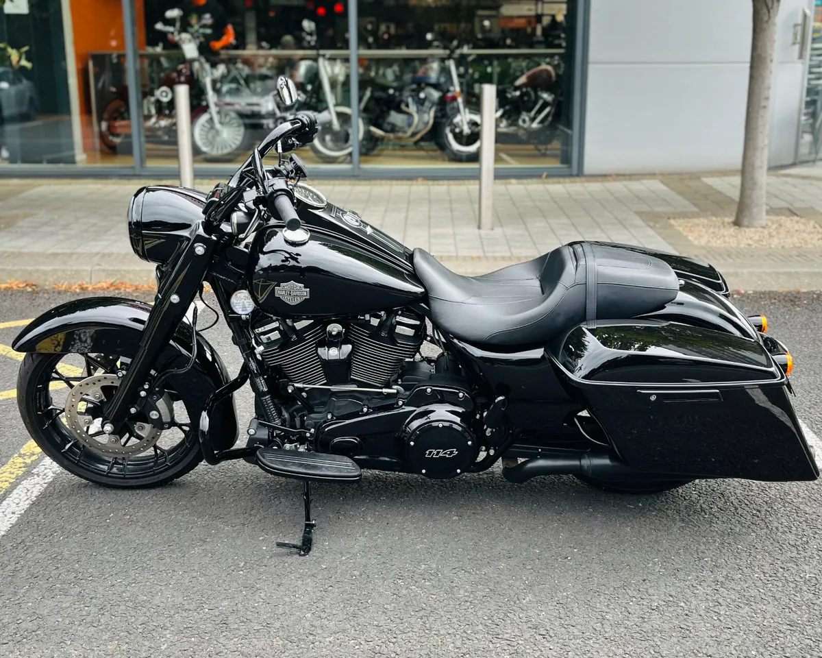 HARLEY-DAVIDSON ROAD KING SPECIAL - Image 4