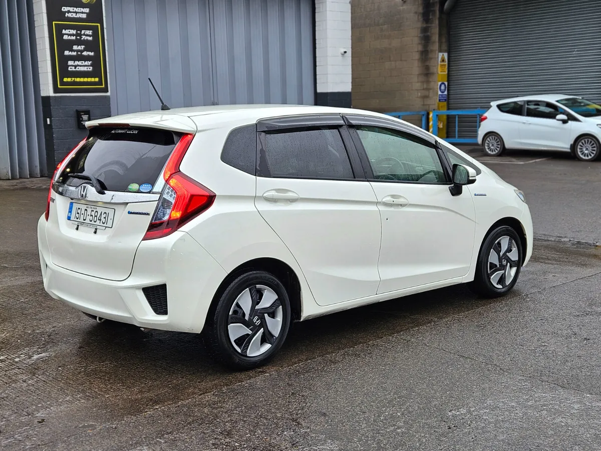 Honda Fit 1.5 Hybrid - Image 4
