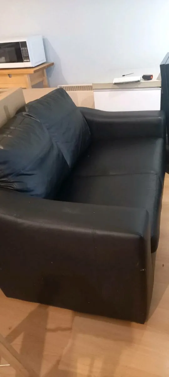 Black leatherette couch - Image 2