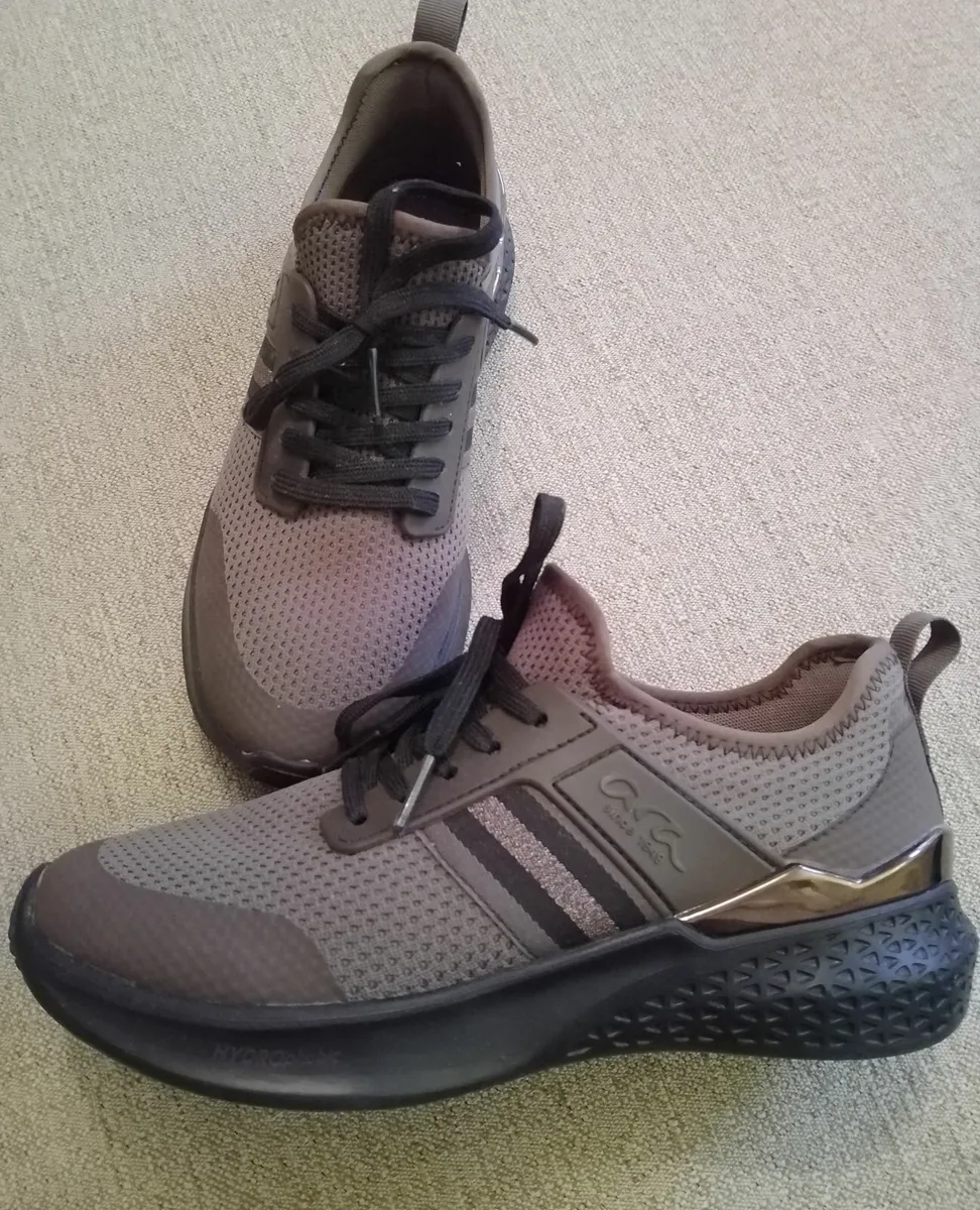 Ara size 5 olive and gold trainers