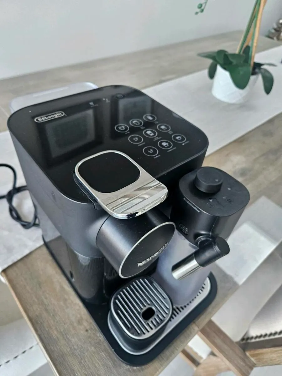 Nespresso Gran Lattissima - €400 New - Image 3