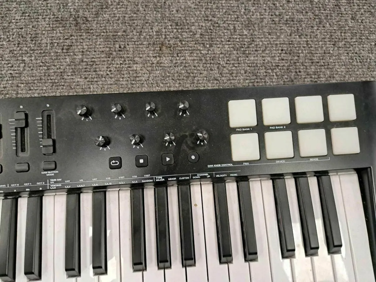 Oxegyn49 Midi Keyboard - Image 2