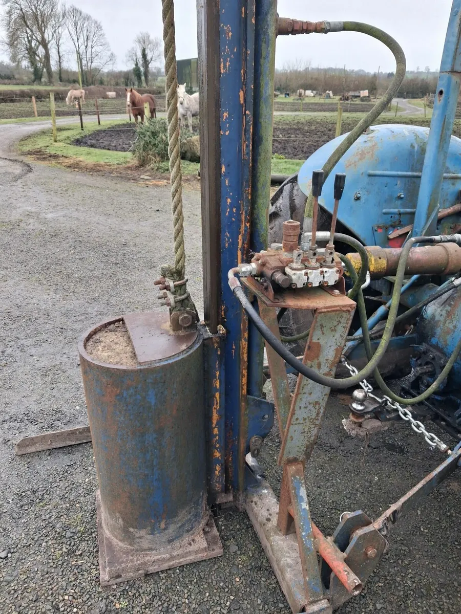 POST DRIVER  GOOD WORKING ORDER - Image 1