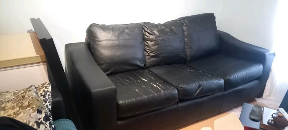 Black leatherette couch - Image 4