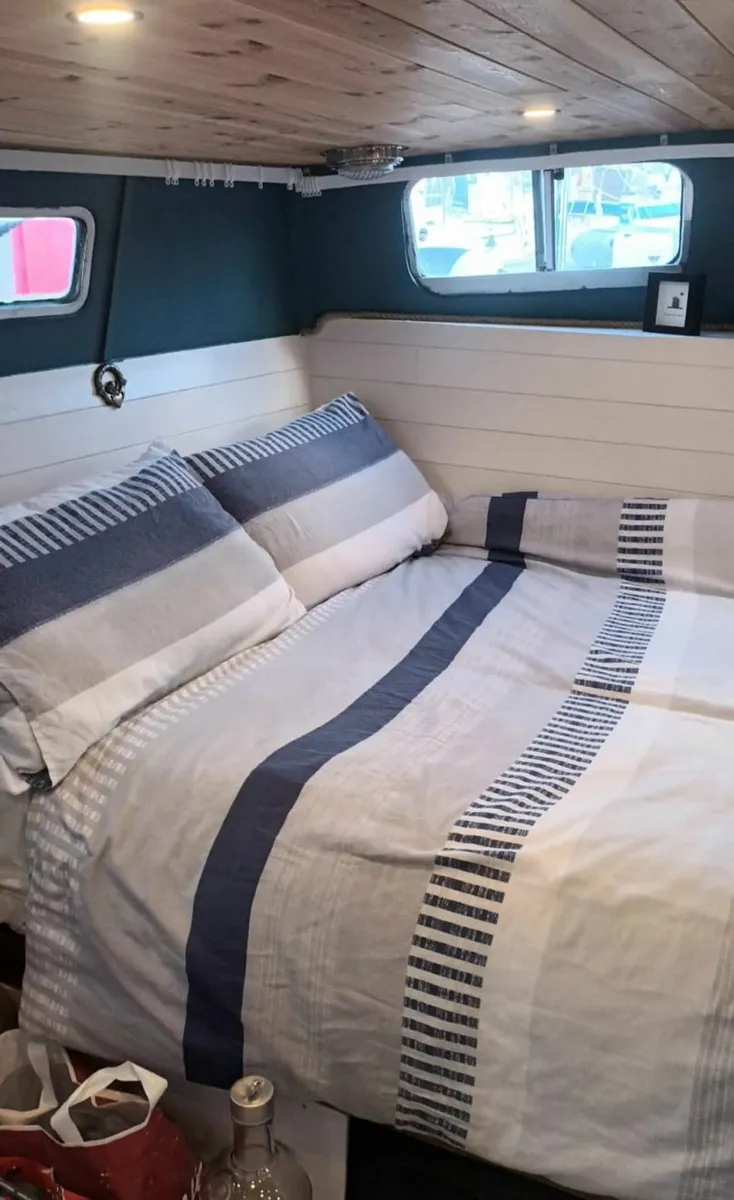 37' Steel Cruiser Houseboat - Image 3