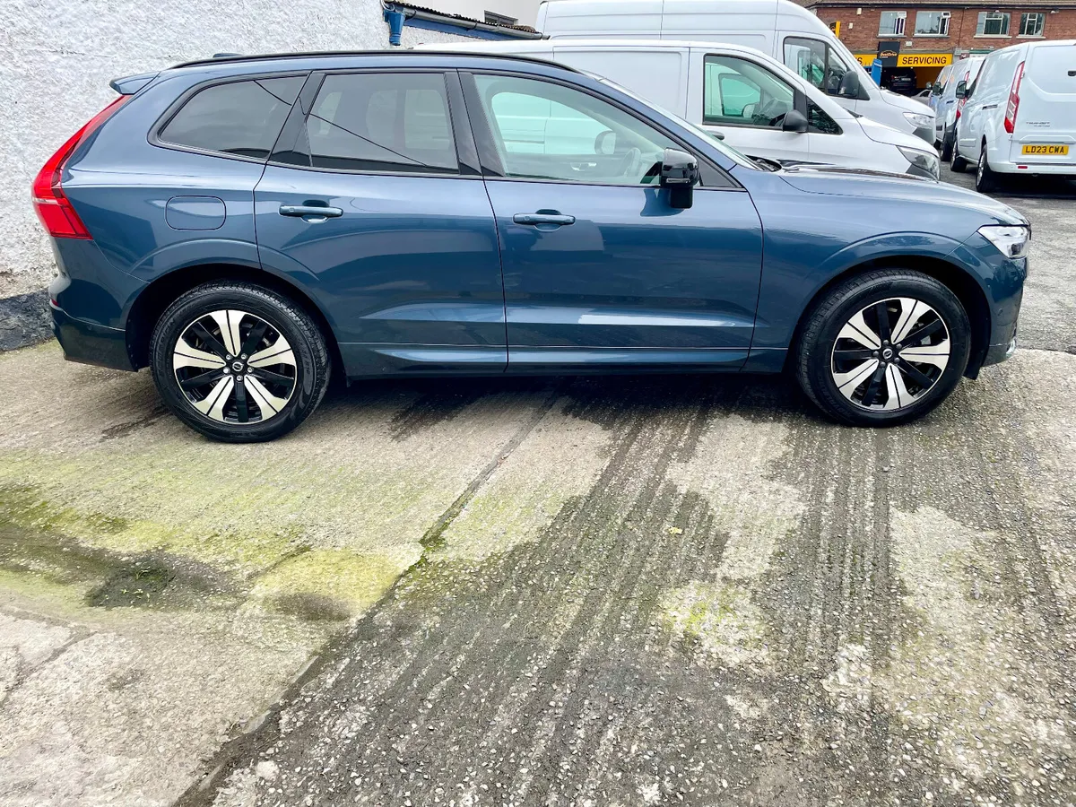 Volvo XC60 T6 Recharge PHEV PlusDark AWD Auto,2023 - Image 3