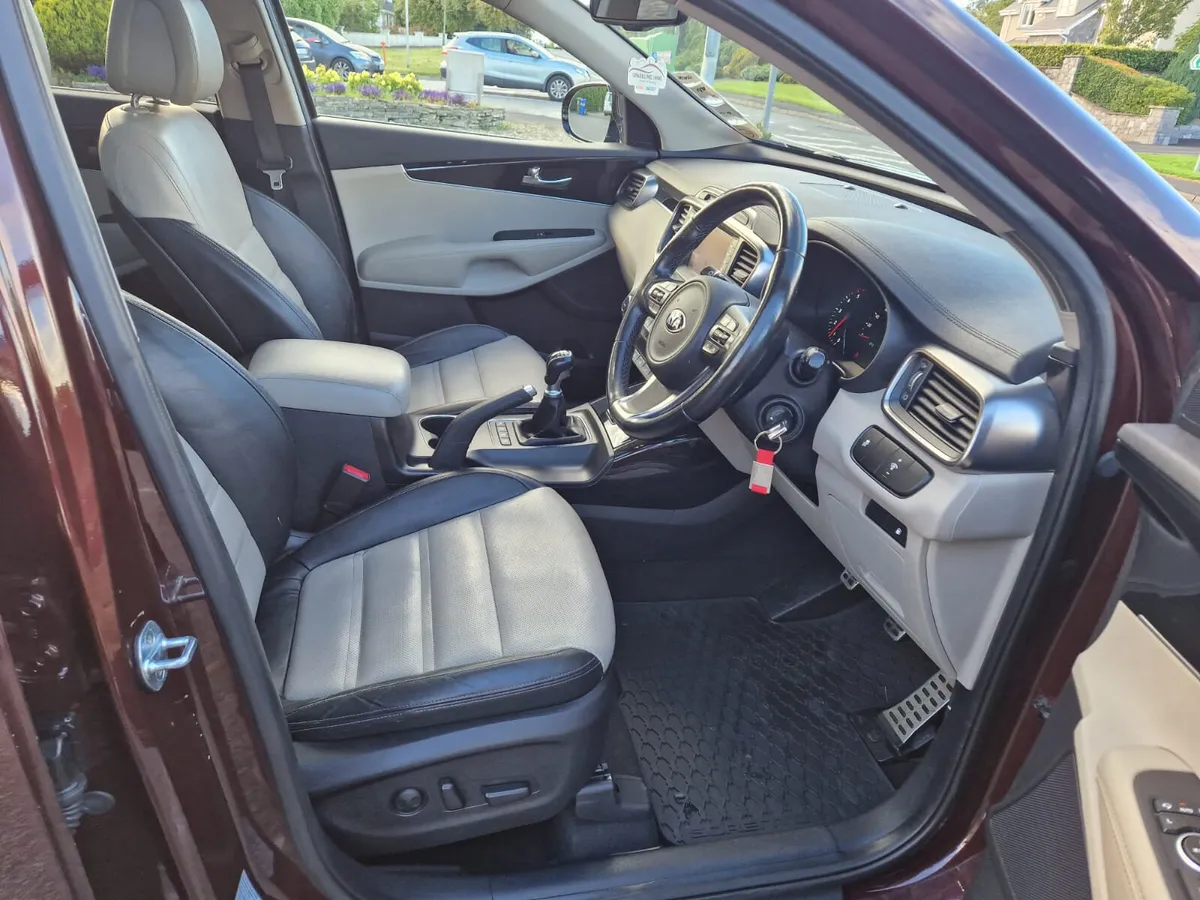 Kia Sorento 2017 platinum 4x4 7seater 5dr - Image 2