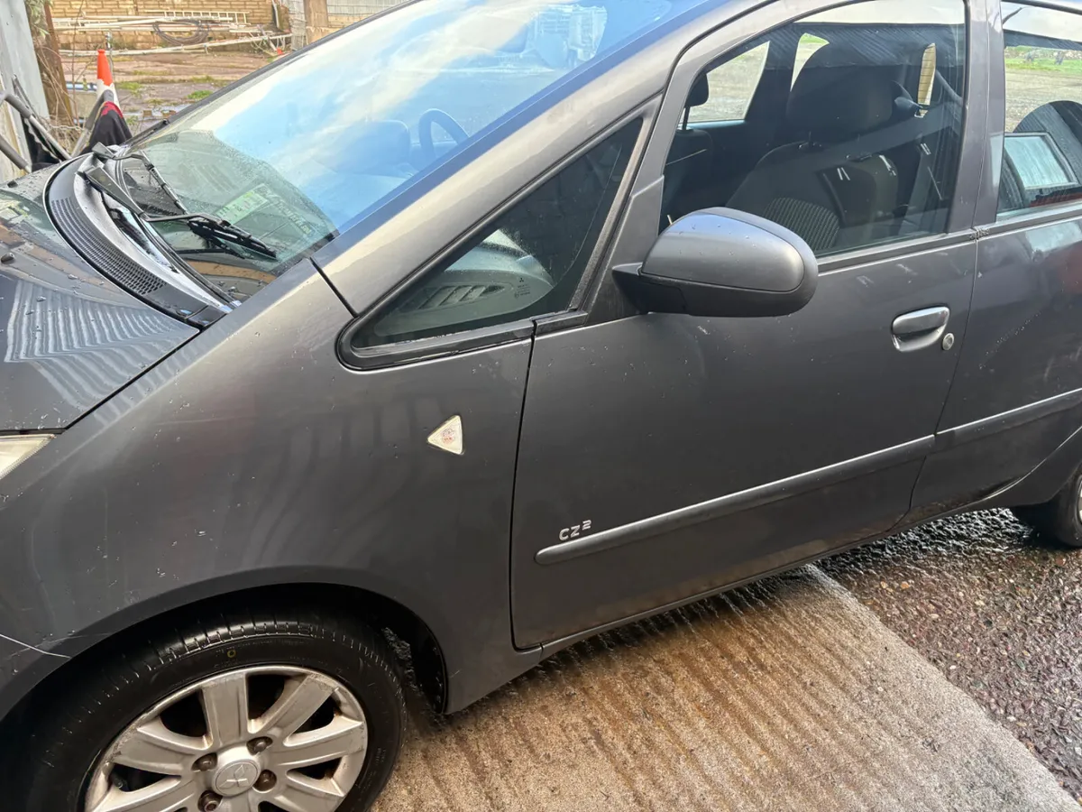 Mitsubishi Colt 2008 automatic - Image 2
