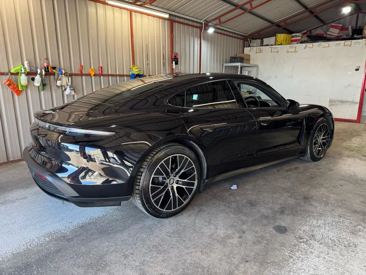 Porsche Taycan 2022 - Image 4