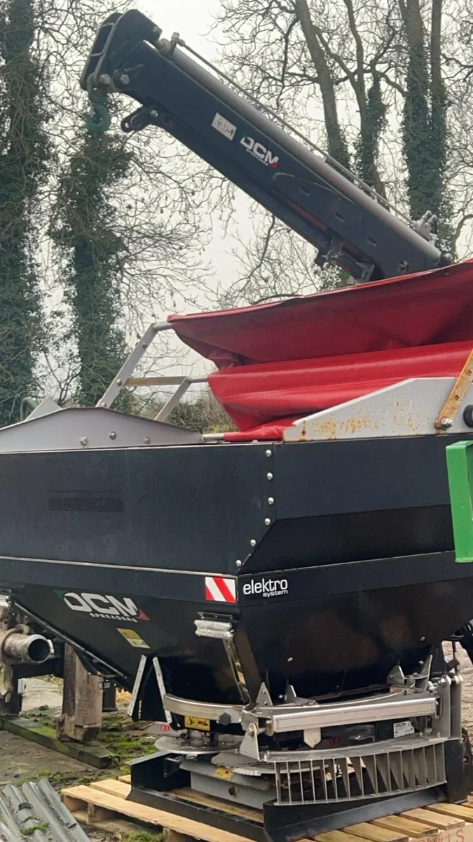 Fertiliser spreader - Image 1