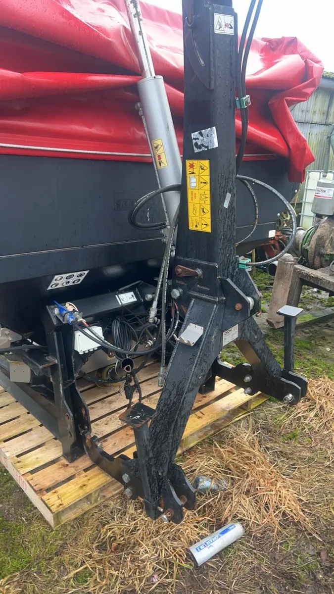 Fertiliser spreader - Image 2
