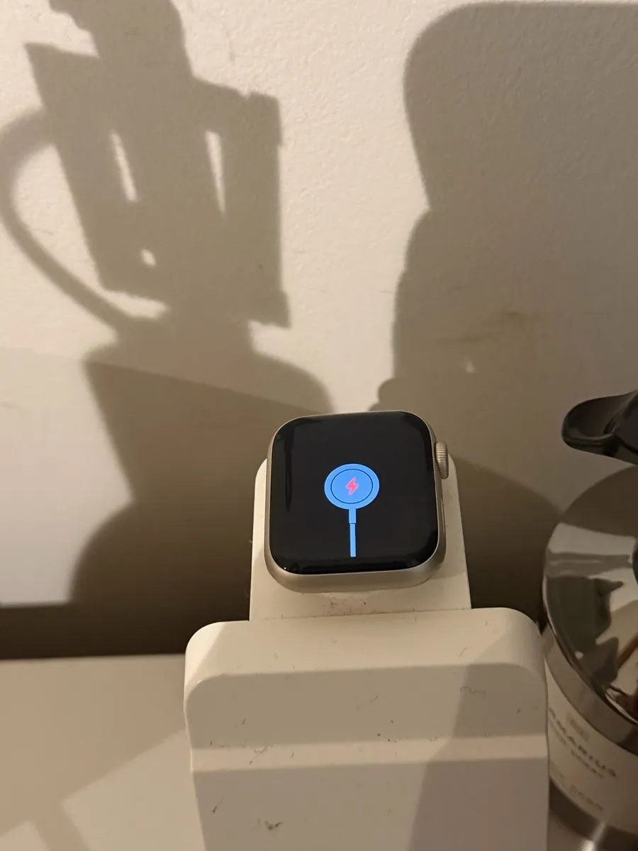 Apple Watch SE 2nd gen 40mm - Image 1