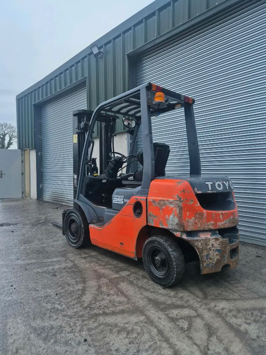 Toyota 8FDF25 diesel forklift - Image 3