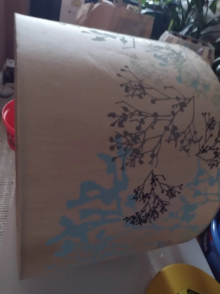 Large old style lamp shade - Image 1