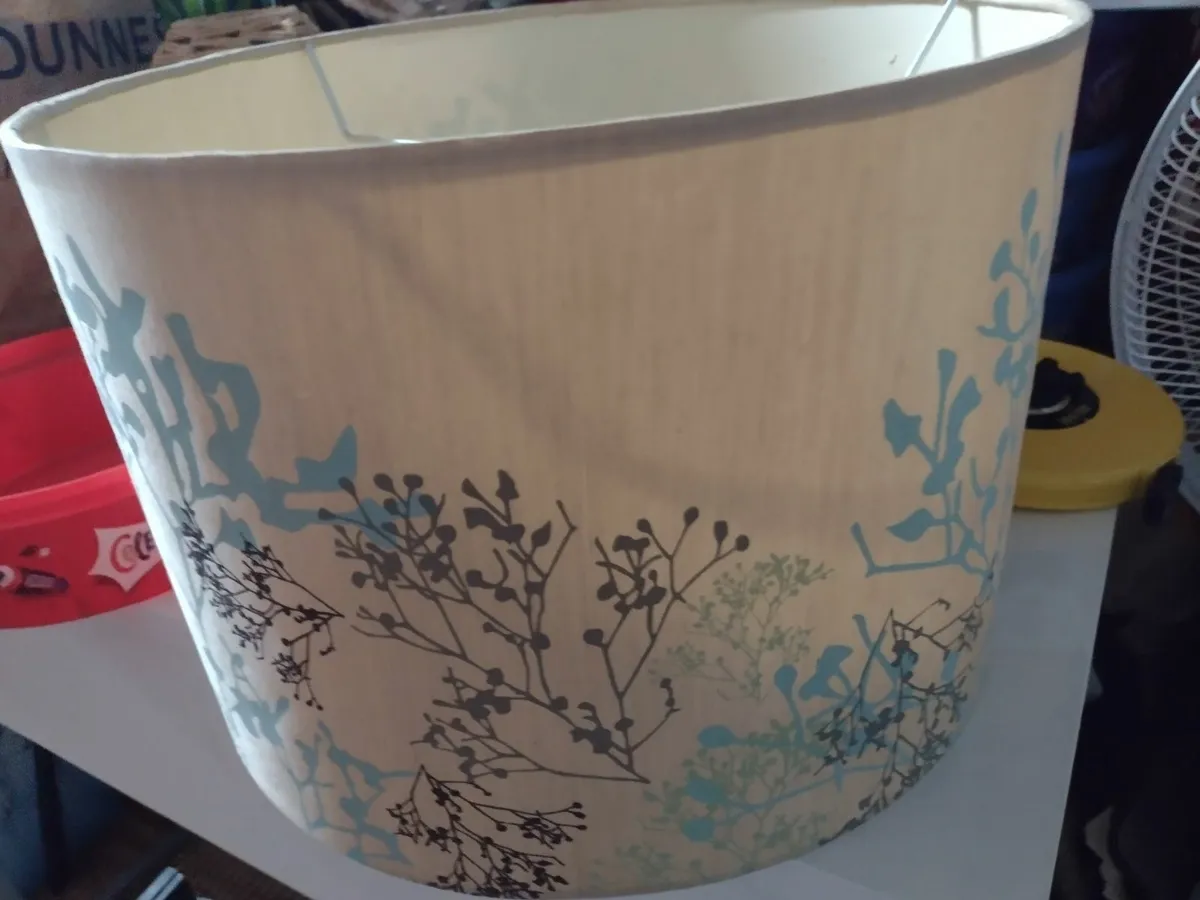 Large old style lamp shade - Image 2