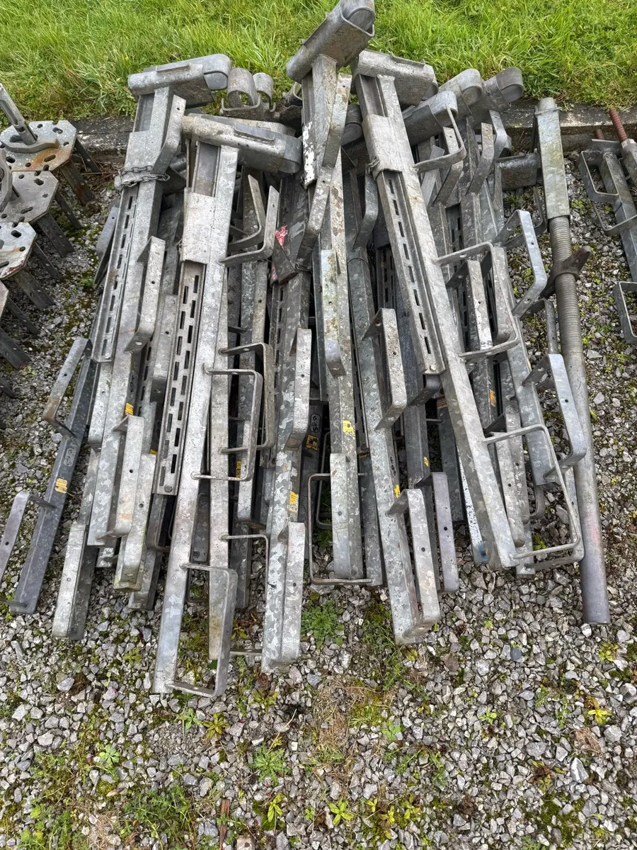 Doka Handrail - Image 1