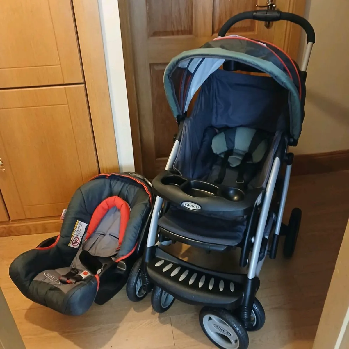 Graco travel system - Image 1