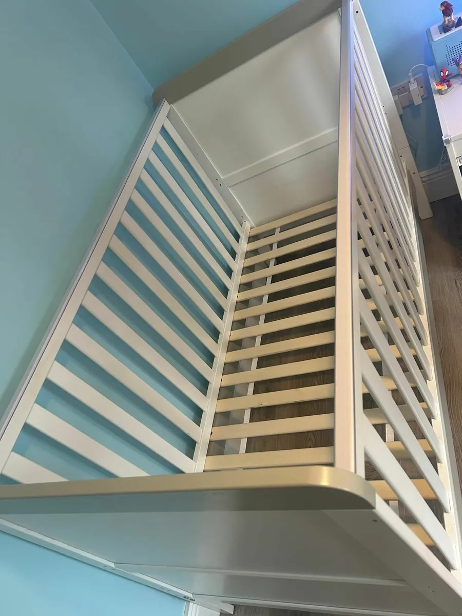 Cot & toddler bed - Image 4