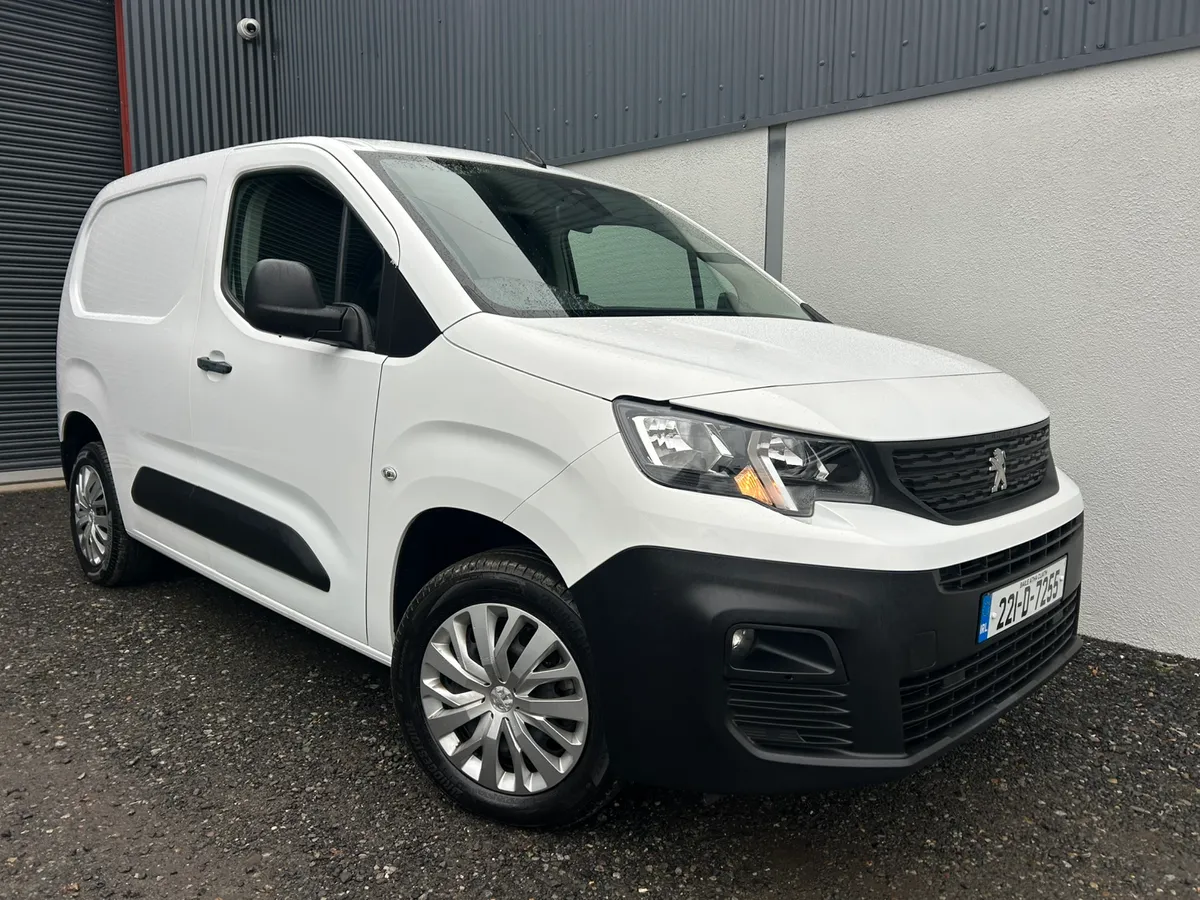 2022 Peugeot Partner - Image 1