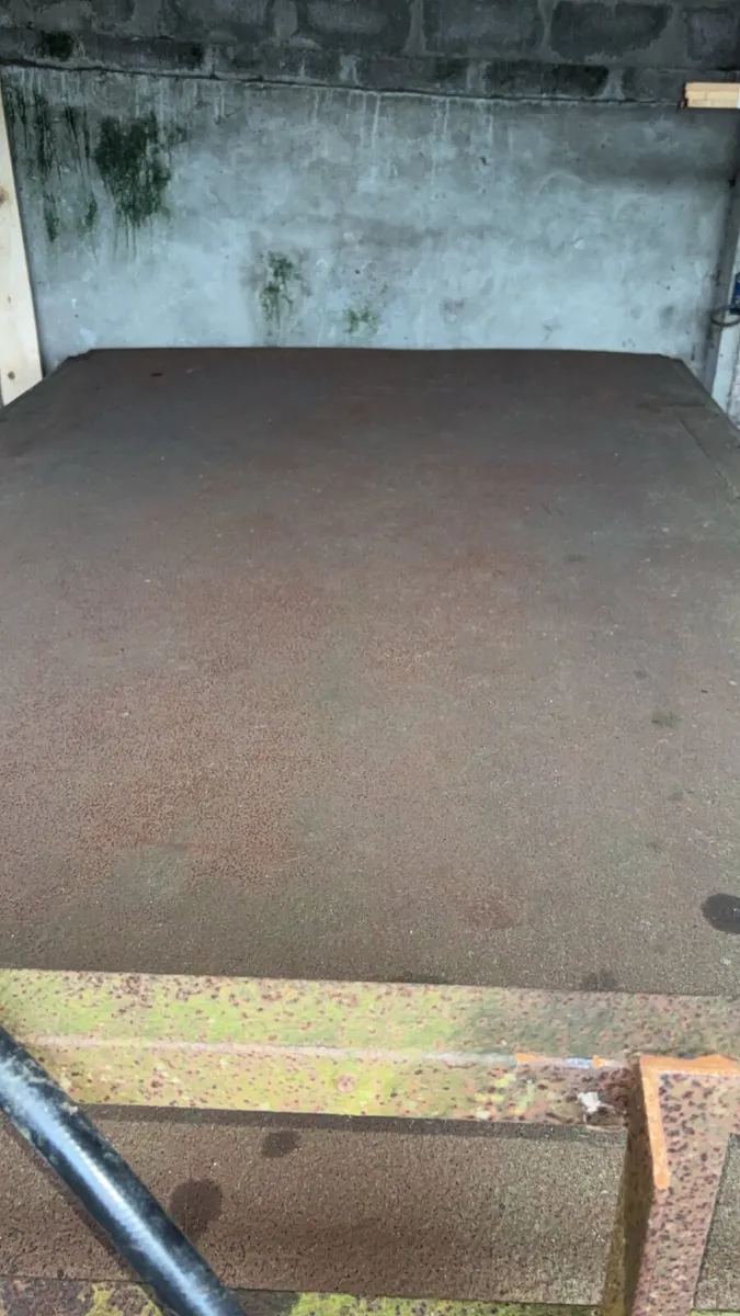 Tractor trailer - Image 1