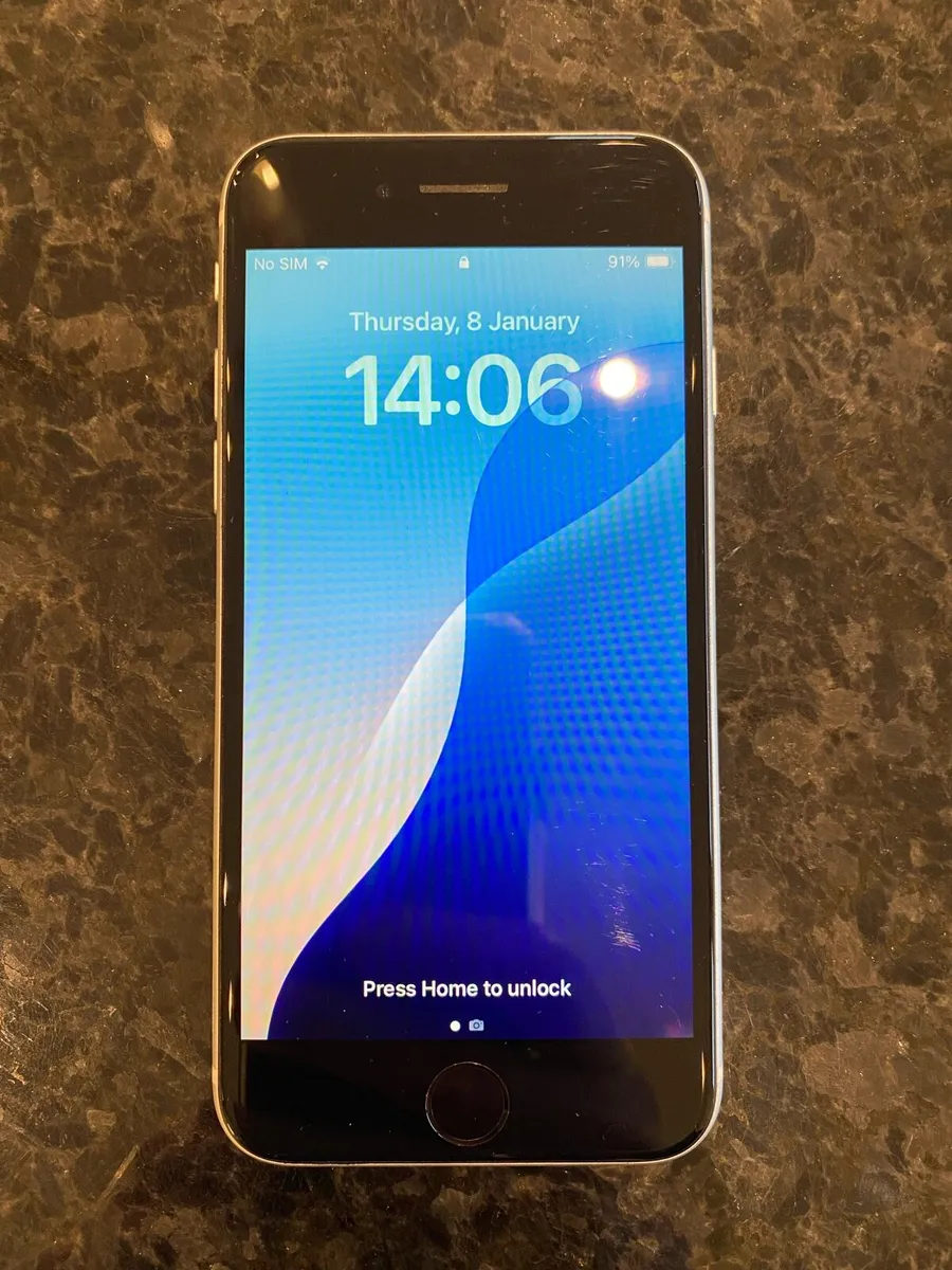 iPhone SE 128gb - Image 1