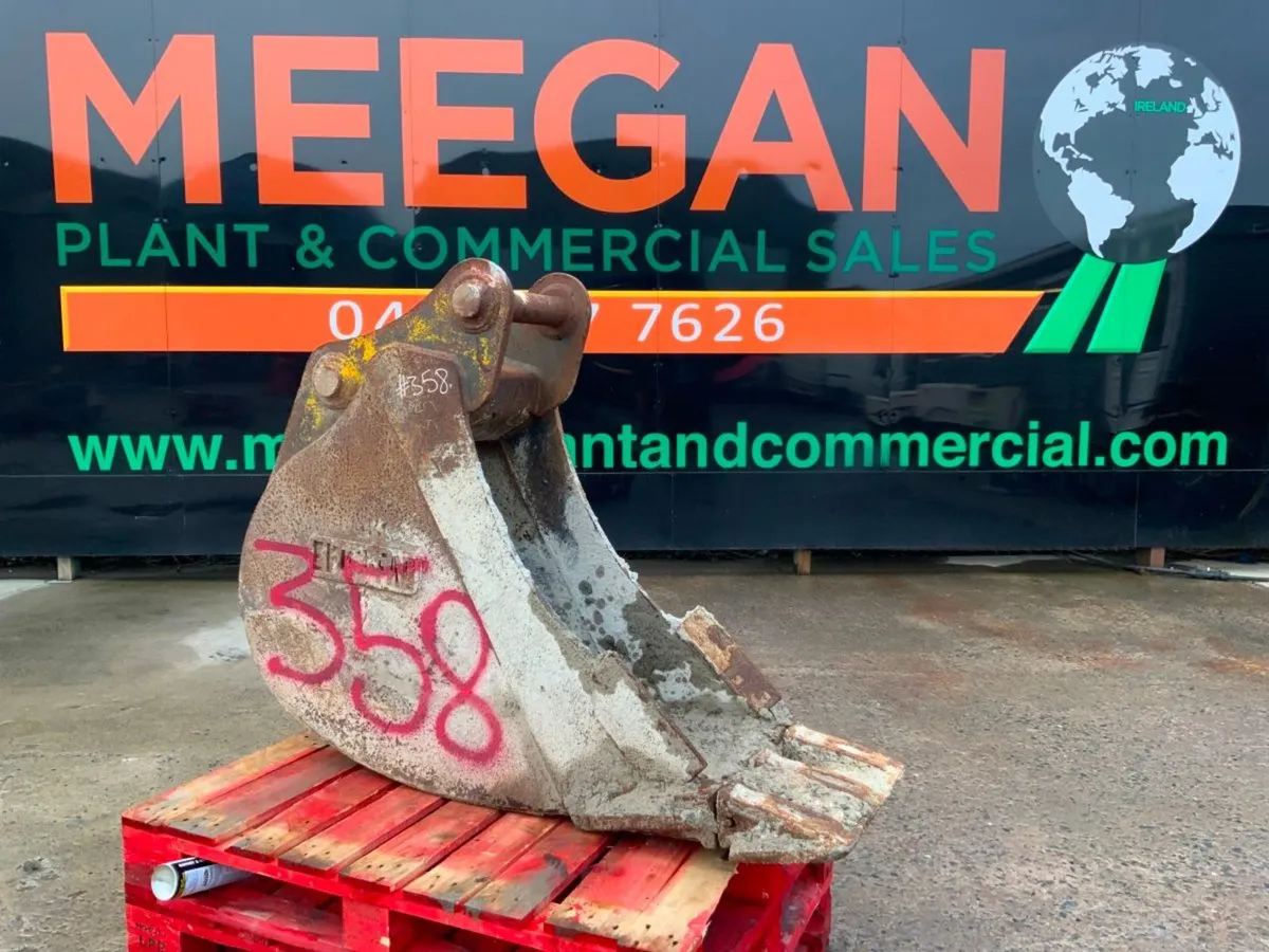 18" DIGGING BUCKET.......65mm PINS..........358. - Image 1