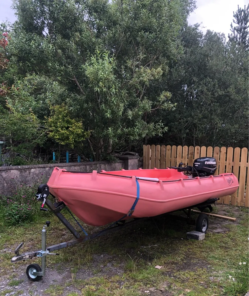 Whaly 435 Boat - Image 1