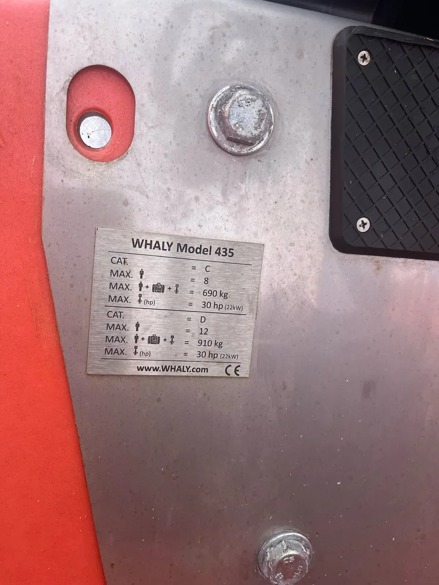 Whaly 435 Boat - Image 4