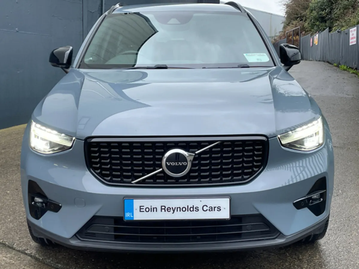 Volvo XC40 T4 RECHARGE PHEV AUTO PLUS - Image 2