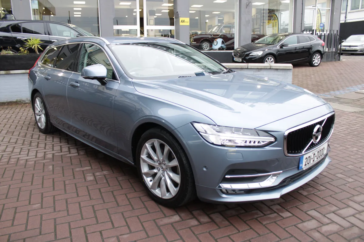 2.0D4 MOMENTUM 5DR ESTATE AUTOMATIC // STUNNING CA - Image 2
