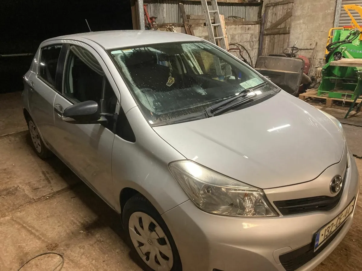 Toyota Yaris 2013 - Image 2